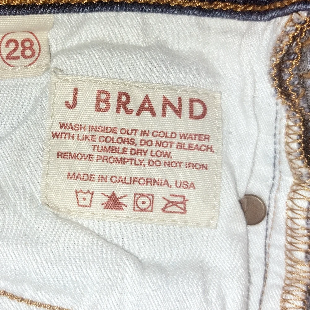 ❤️‍🔥Host Pick❤️‍🔥J Brand Dark Wash Skinny Leg Jeans - Picture 4 of 5